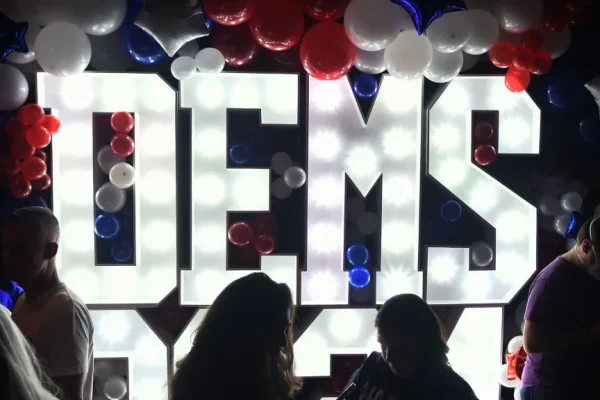 Partito democratico USA, a un anno dal ritorno di Trump non ha ancora capito come si fa politica sui social (nonostante Mamdani)