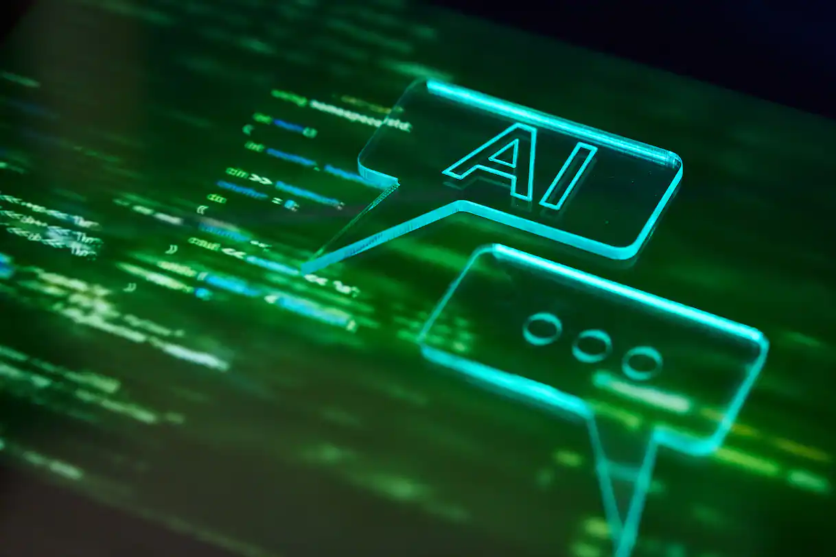 Vibe Coding è la parola dell’anno 2025 secondo il Collins Dictionary: cosa significa