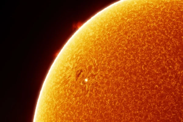 Una forte tempesta geomagnetica è in arrivo sulla Terra, ecco cosa vuol dire e cosa potrebbe succedere