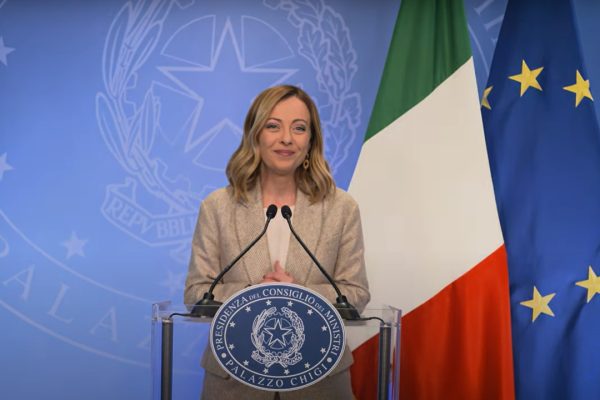 Giorgia Meloni 'una di noi': Palazzo Chigi compra su Amazon con un budget di 135 mila euro (in tre anni)