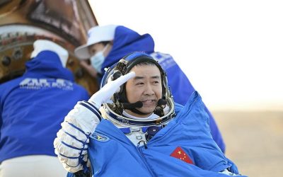 Gli astronauti cinesi di Shenzhou-20 sono rientrati a bordo della navicella di Shenzhou-21 a causa di un danno a un oblò