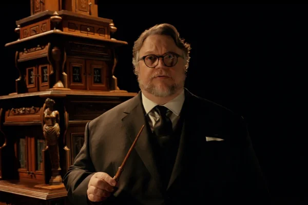 Guillermo del Toro spera di morire prima che l’intelligenza artificiale si prenda anche l’arte (e prepara il suo primo film crime)