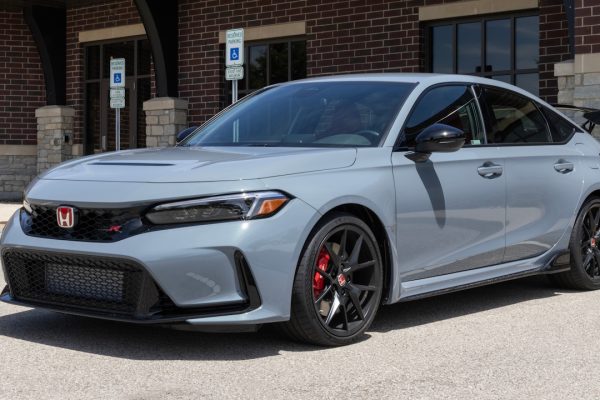 Honda richiama oltre 400mila Civic: c'è il rischio che una ruota si stacchi durante la guida