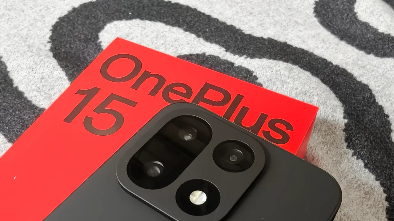 Recensione OnePlus 15, ricco e potente ma con un problema di personalità