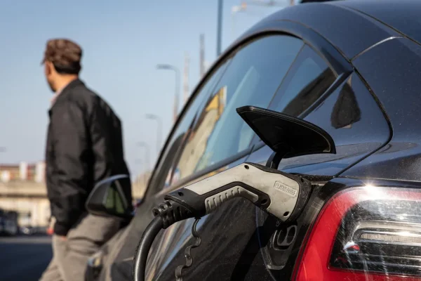 Auto elettrica, quando conviene comprarla? Te lo dice un comparatore italiano