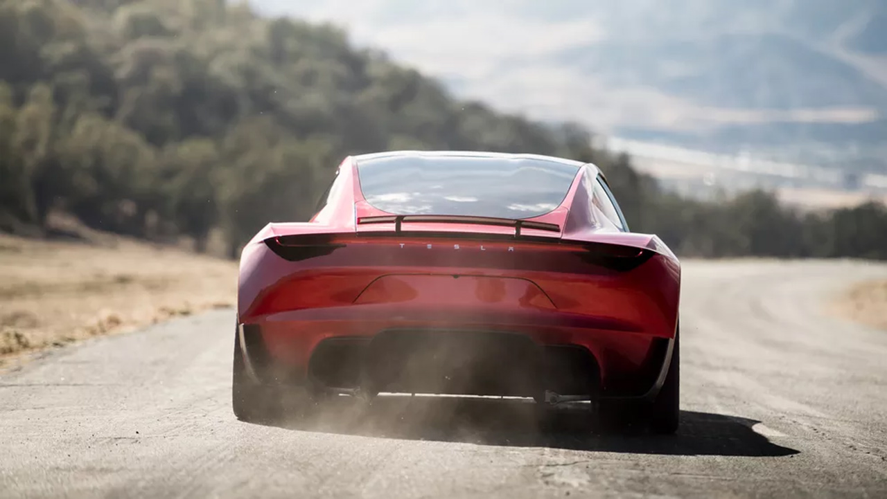 Il CEO di OpenAI si lamenta della sua Tesla Roadster mai ricevuta, Musk risponde dandogli del ladro