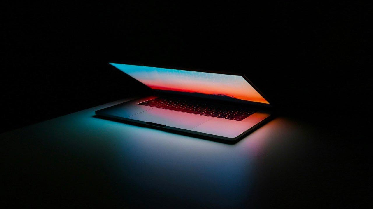 Il nuovo entry-level della gamma MacBook sta arrivando: chip A18 Pro e tastiera senza retroilluminazione
