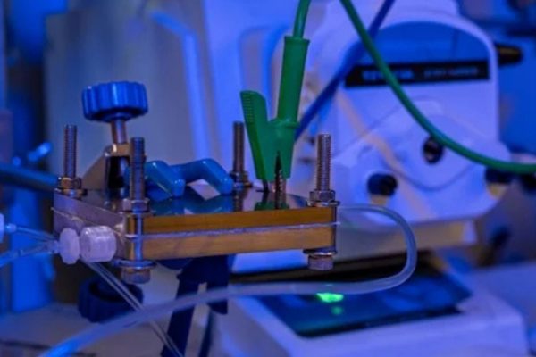 Il reattore che ricarica le batterie scartate e produce nuovo litio: la rivoluzione di Rice University