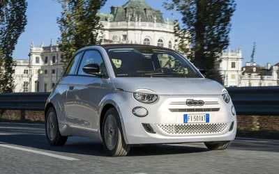Il record indesiderato che la nuova Fiat 500 Hybrid ha strappato alla Dacia Spring