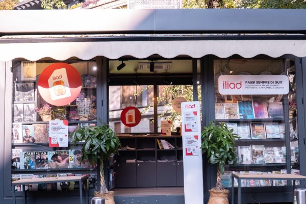 Iliad porta le SIM Express in edicola: rivoluzione nella distribuzione mobile