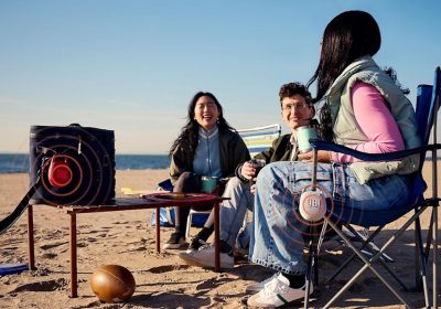 JBL Clip 5 in forte sconto su Amazon: lo speaker Bluetooth portatile perfetto per un regalo oggi a soli 39€