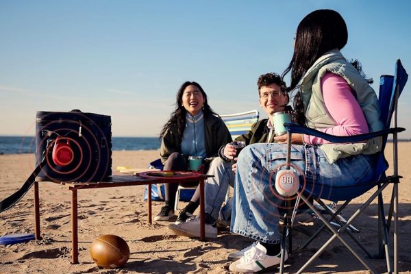 JBL Clip 5 a soli 39€ su Amazon: lo speaker Bluetooth tascabile, impermeabile perfetto per ogni occasione