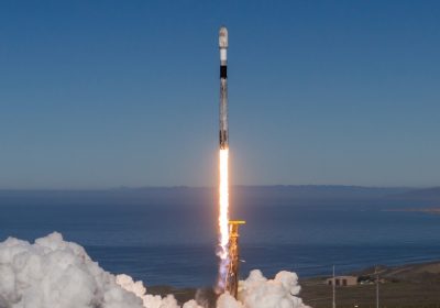 La missione Transporter-15 di SpaceX ha lanciato 140 satelliti in orbita con un razzo spaziale Falcon 9