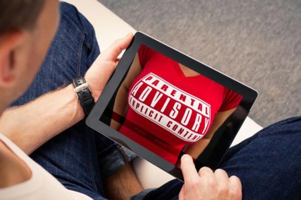 La verifica dell'età per i siti porno non funziona: Pornhub chiede aiuto alle Big Tech per trovare una soluzione migliore