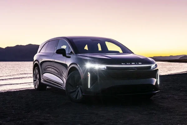 Lucid presenta Gravity Touring, il SUV elettrico è sempre al top ma costa meno