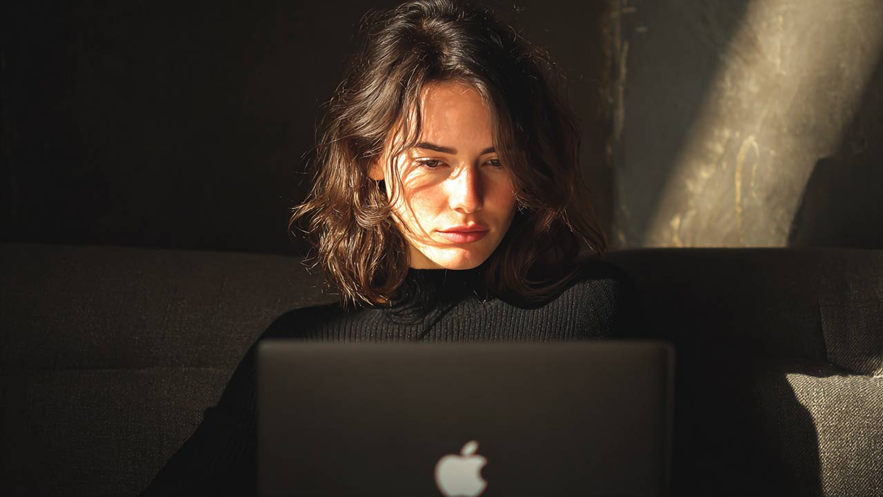 Macbook Air M4 a 879€, Mac mini M4 a 549€, Macbook Pro M5 -150€, Watch 11 -23%, iPhone 16 695€: le offerte Apple migliori su Amazon