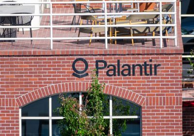 Michael Burry sfida la febbre AI: maxi scommessa da 1,1 miliardi contro Nvidia e Palantir