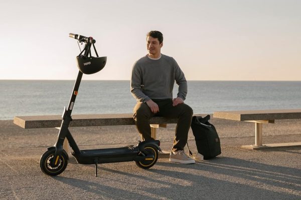 Monopattino elettrico Segway Ninebot Max G2E in offerta: 450W di potenza e freni su entrambe le ruote, ora a 549€ su Amazon