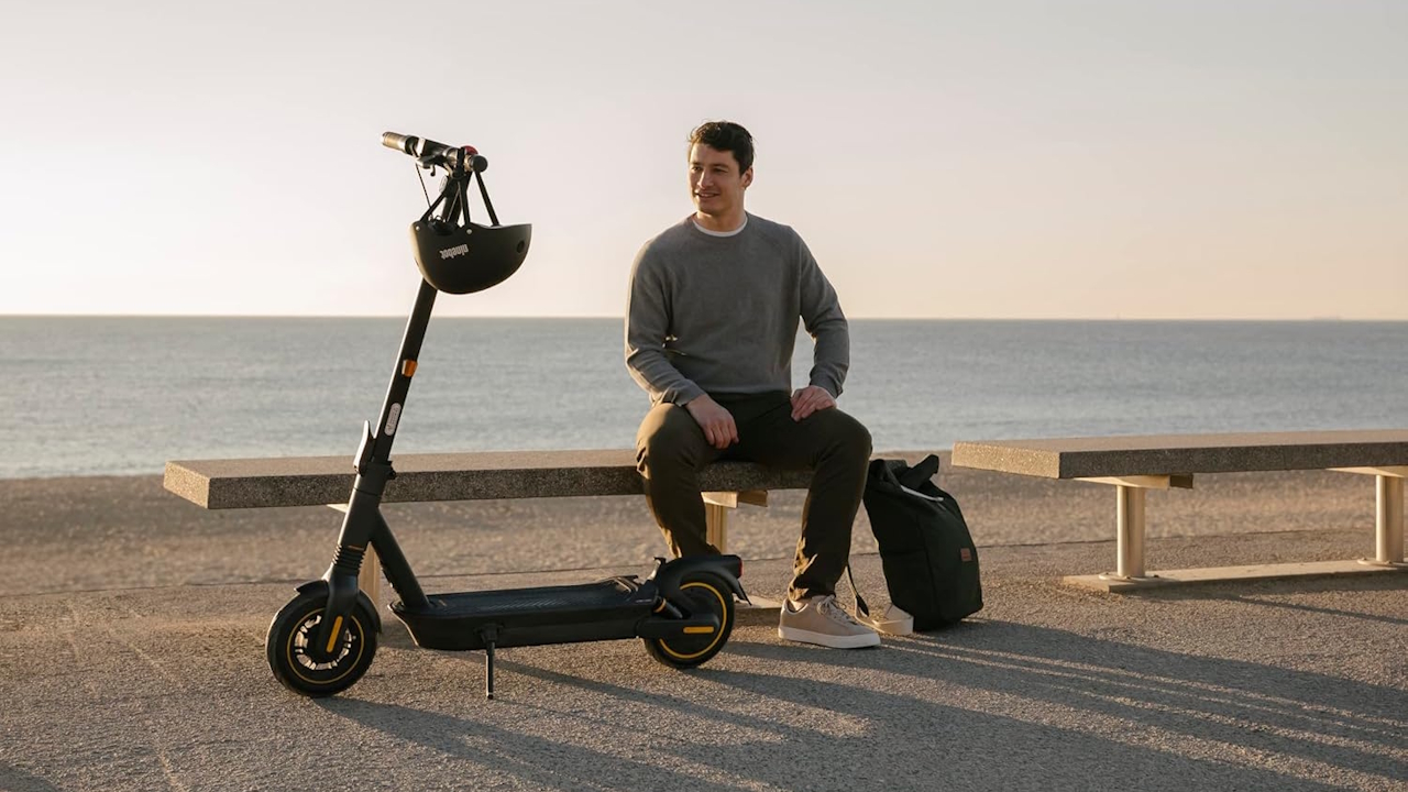 Monopattino elettrico Segway Ninebot Max G2E in offerta: 450W di potenza e freni su entrambe le ruote, ora a 549€ su Amazon