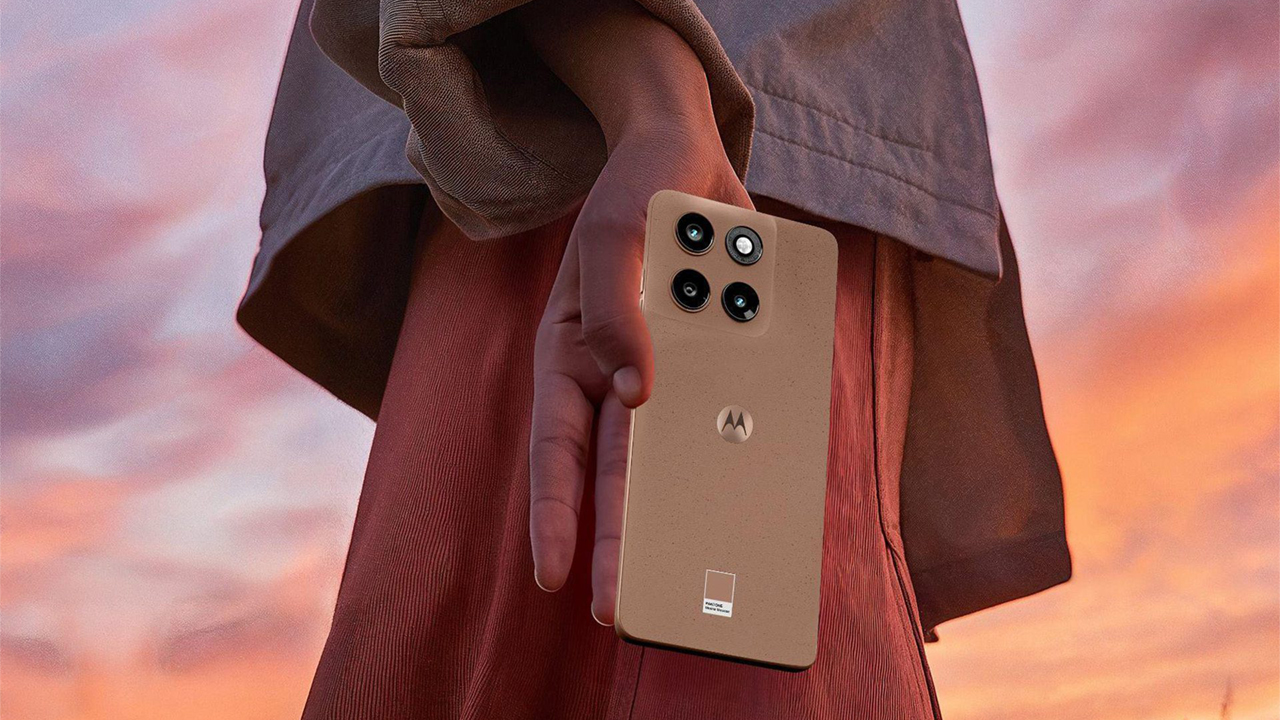 Motorola Edge 60 Fusion PANTONE Mocha Mousse  prestazioni avanzate e design curato in promozione Black Friday