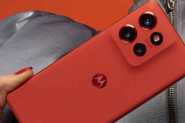 Motorola Edge 60 Neo e Motorola Moto Watch Fit, l'abbinamento ideale ora a soli 349 €