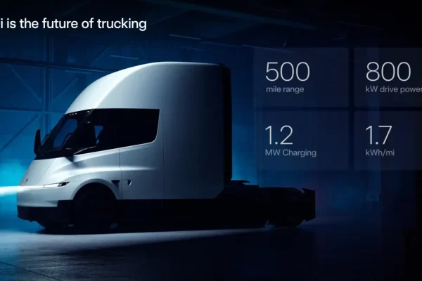Nuovo Tesla Semi: telaio rivisto, fari ridisegnati e produzione rinviata al 2026