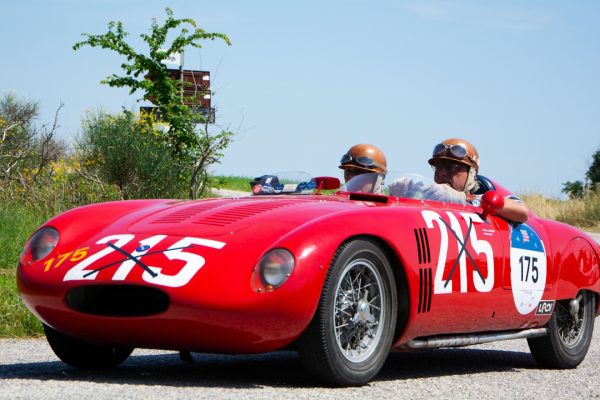 Osca rinasce: le auto dei fratelli Maserati tornano a viaggiare sulle strade italiane