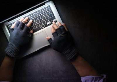 Credevi fosse un assistente IA, invece era una spia: scoperte estensioni malevole su Chrome