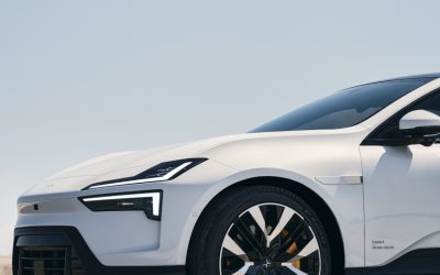 Polestar 4 legge la strada al tuo posto: è la prima auto con le corsie intelligenti di Google Maps