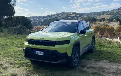 Primo contatto con nuova Jeep Compass elettrica: bella e comoda anche in off-road