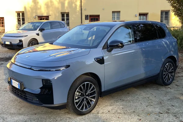 Primo test drive con Leapmotor B10: le cinesi così fanno paura | Video