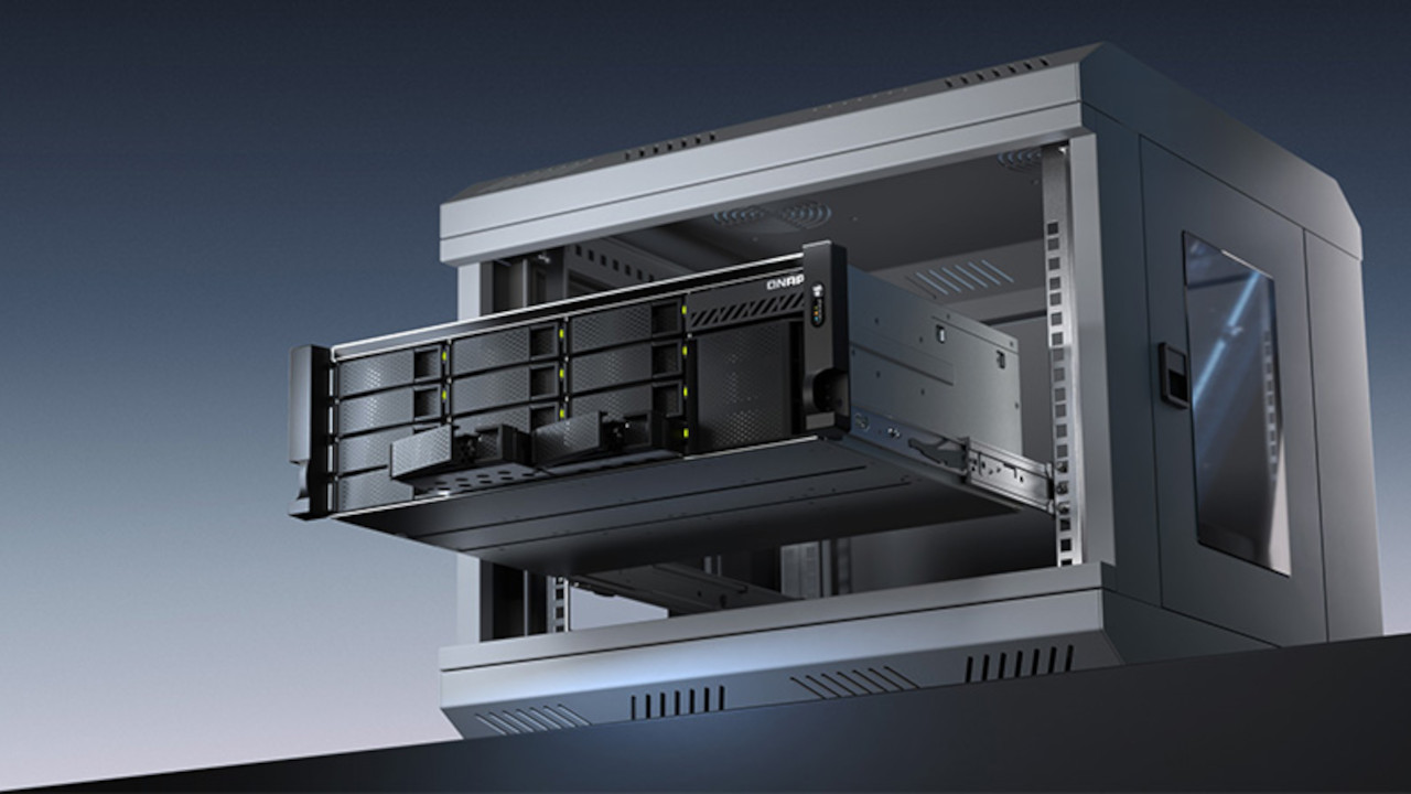 QNAP TS-h1655XeU-RP: filesystem ZFS e connettività a 10 GbE per archiviazione e virtualizzazione