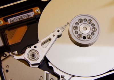 Seagate raggiunge 6,9 TB per piatto con HAMR: verso hard disk da 55 TB