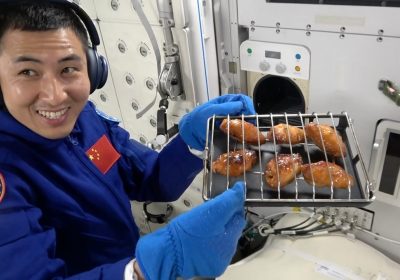 Shenzhou-21: esperimenti sui topi in orbita e installato un forno ventilato per cucinare sulla stazione spaziale cinese