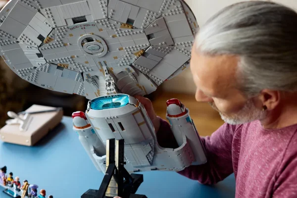 Il nuovo set Lego dell’Enterprise di Star Trek è l’unica cosa che vorrete per Natale