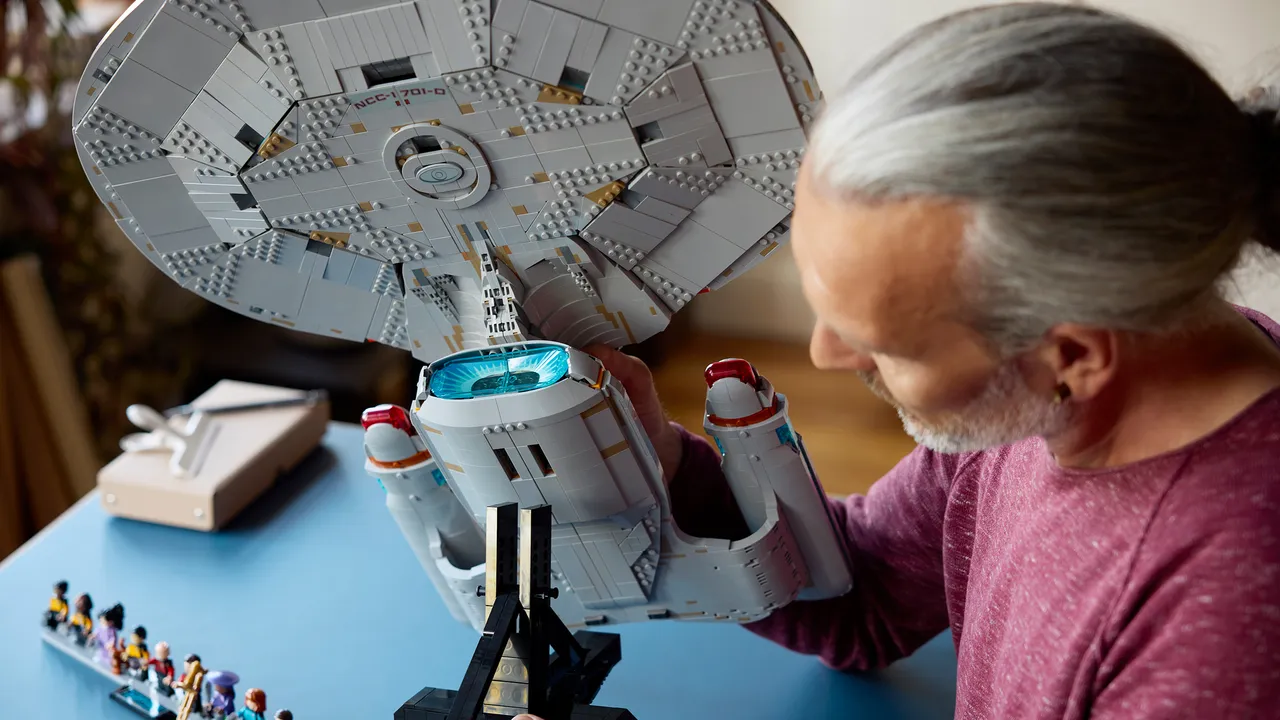 Il nuovo set Lego dell’Enterprise di Star Trek è l’unica cosa che vorrete per Natale