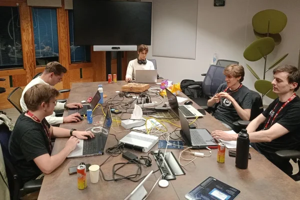 Proteggere un satellite da attacchi informatici, in Europa la prima gara di “ruba-bandiera” cyber