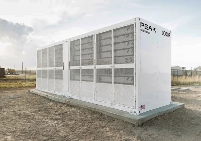 Svolta per le centrali a batteria: Peak Energy userà le batterie agli ioni di sodio