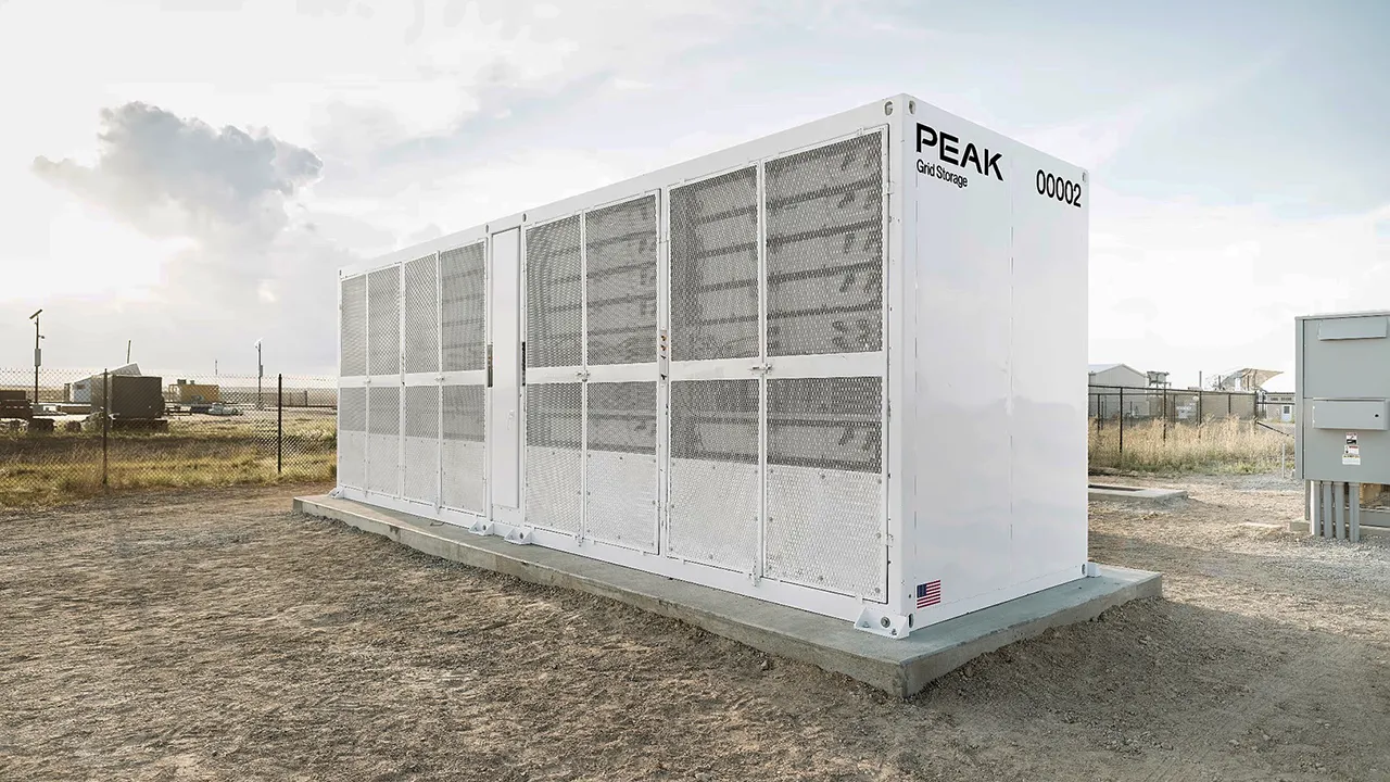 Svolta per le centrali a batteria: Peak Energy userà le batterie agli ioni di sodio