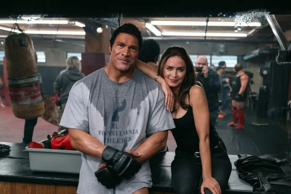 Emily Blunt e The Rock ci raccontano i loro ruoli in The Smashing Machine, il film sul campione di MMA Mark Kerr