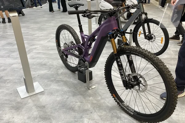 TVS non è solo moto e scooter: ecco la e-bike Cilo Tanay HC1 in carbonio