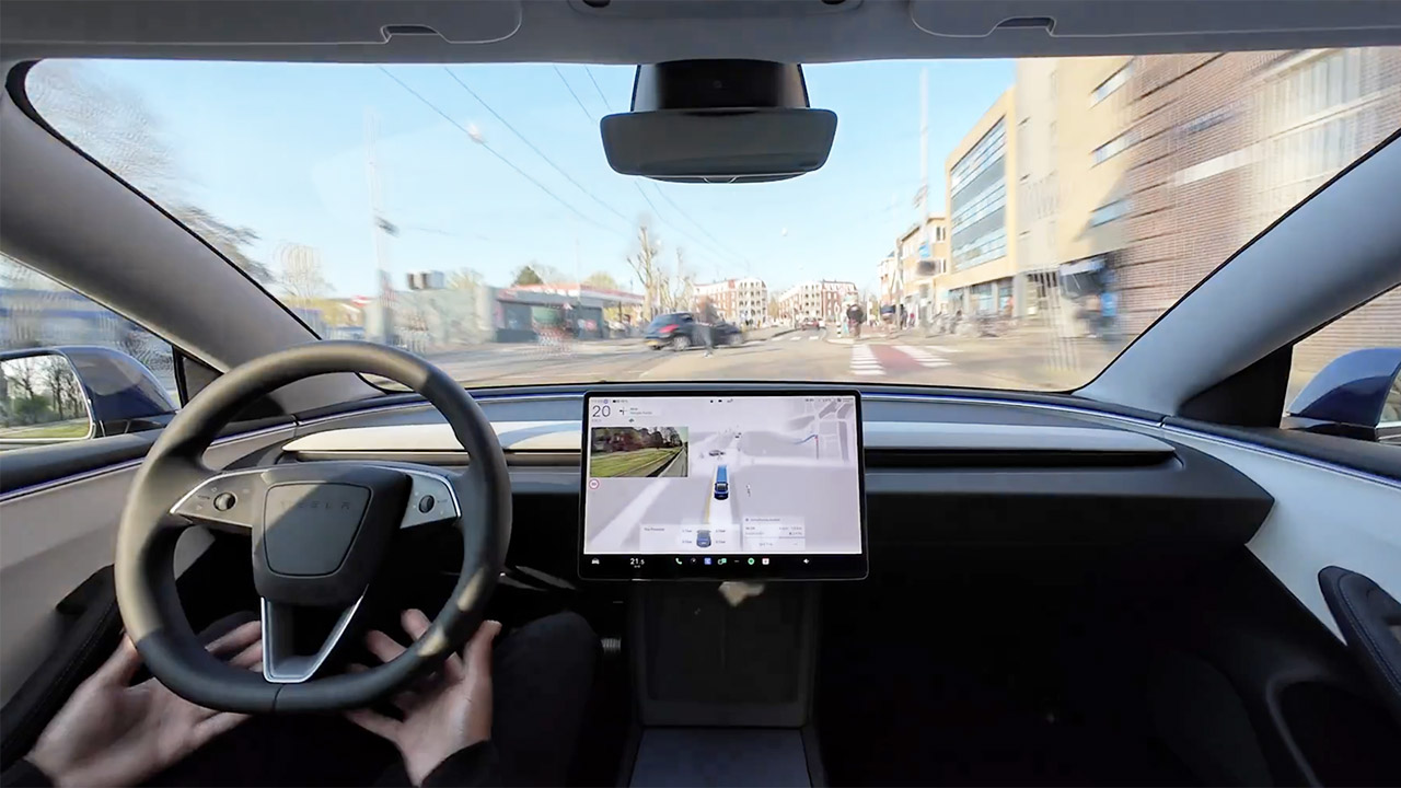 Grok diventa navigatore Tesla: Musk promuove la nuova funzionalità per ora solo in USA e Canada