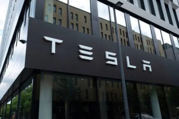 Tesla perde talenti chiave: Sunday Robotics attira gli ingegneri per il suo nuovo progetto, un robot domestico