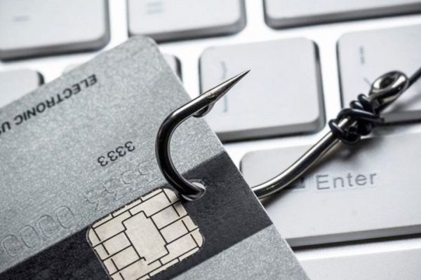Truffe finanziarie sui social, scatta il giro di vite in UE: responsabilità distribuite tra big tech e servizi di pagamento