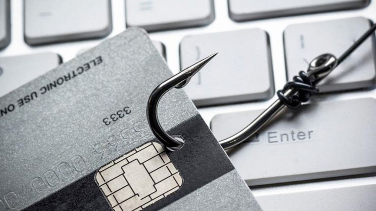 Truffe finanziarie sui social, scatta il giro di vite in UE: responsabilità distribuite tra big tech e servizi di pagamento