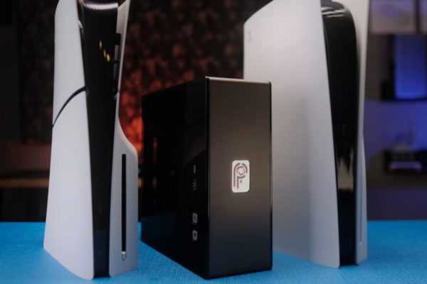 Una PS5 grande come un tostapane: dove non arriva Sony ci pensa il fai da te