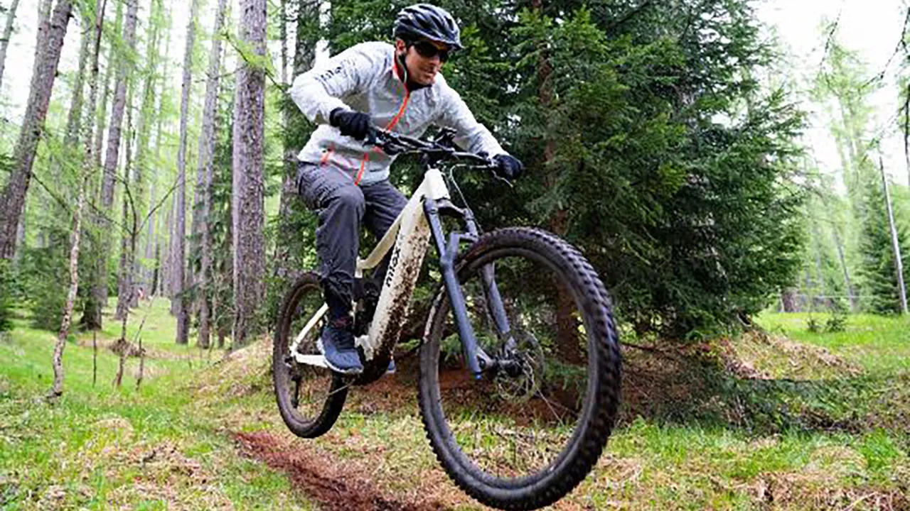 Una e-Mountain Bike di qualità ma spendendo il giusto? Super sconto di 3.000 euro
