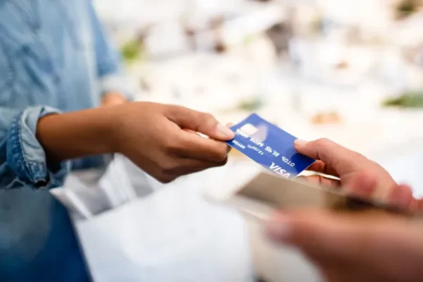 Carte di credito e truffe, così l’intelligenza artificiale scopre le nuove frodi online