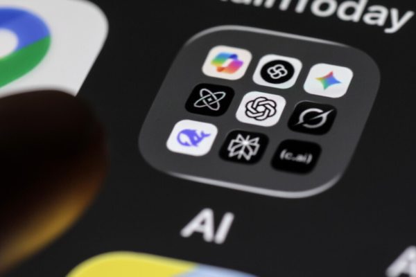 Paradosso IA, chatbot non riconoscono i video fatti con l’Intelligenza artificiale – Software e App