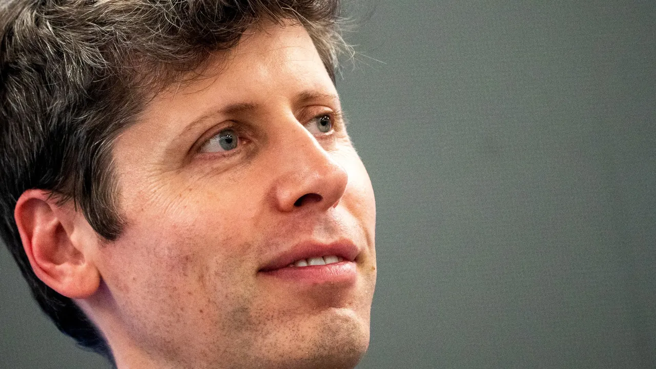 Dispositivo di OpenAI, Sam Altman e Jony Ive hanno rivelato quando finalmente lo vedremo